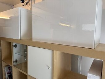 Predam kniznicu regalovu Ikea