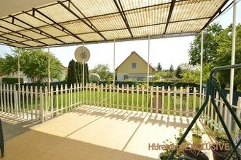 EXKLUZÍVNE - Predaj priestranného RD v starej časti Rajky