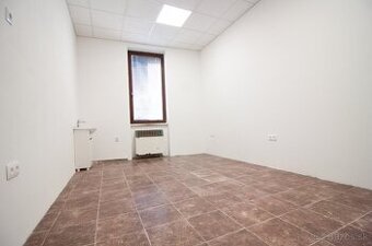 Priestor s umývadlom 16m2 v centre