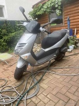 Aprilia leonardo 125