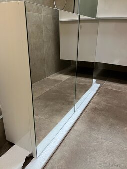 Zrkadlová skrinka do kúpeľne