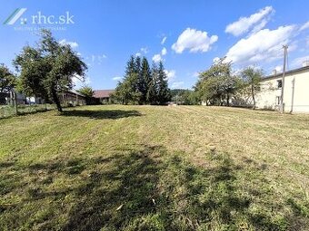 SLNEČNÝ POZEMOK S VEĽKORYSÝMI ROZMERMI - LOMNÉ, OKR.STROPKOV