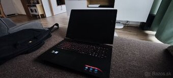 Na predaj laptop plne funkčný s prasknutým sklom displeja