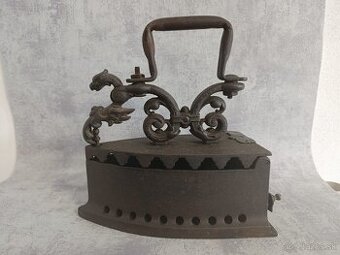 Stará atypická žehůlička DRAK do sbírky. S hvězdou