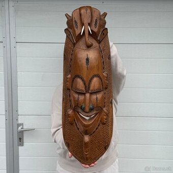 Krásná veliká africká masivní maska 77cm