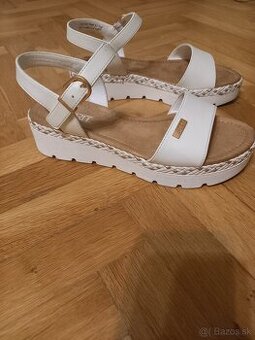Sandále obuté 1x veľkosť 38
