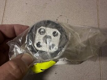 Silentblok - uloženie motora na Porsche Cayenne