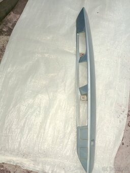 Mazda 323f z roku 2001-náhradné diely