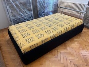 Jednolôžkova posteľ s úložnym priestorom