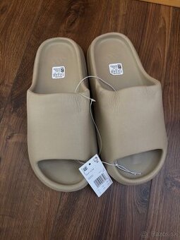 Adidas Yeezy Slide šľapky / papuče veľkosť 44 béžová