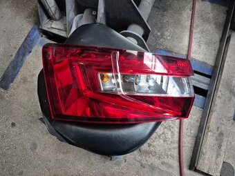 Superb 3 kombi zadne lave svetlo