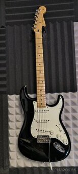 Elektrická gitara Fender Stratocaster PF Black + kufor