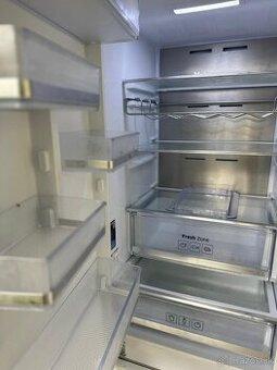 Vstavana kombinovana chladnicka s mraznickou