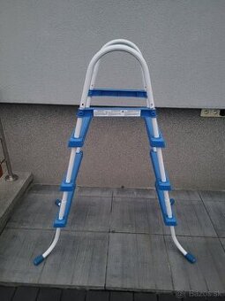 Bazénové schodíky