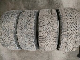 225/45R17 94V