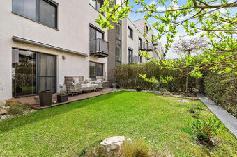 Moderný 3-izbový byt s predzáhradkou a terasou