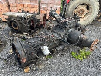 Predám rozpredám zadnú časť traktora zetor crystal