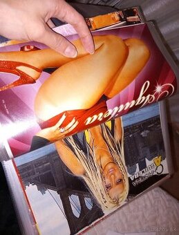 Album plný plagátov Christina Aguilera