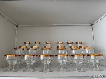 Poháre so zlatým okrajom