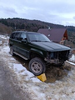 Rozpredám jeep grand Cherokee zj