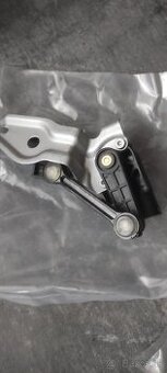 Touareg 7L senzor pravy predný.