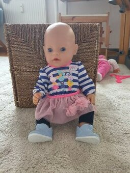 Baby born ktorá piša a zatvára oči