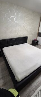 Predám veľkú manželskú posteľ 200x200 cm s matracom