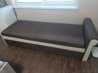 Predáme 2 ks čalúnené váľandy