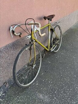 Cestný bicykel Favorit