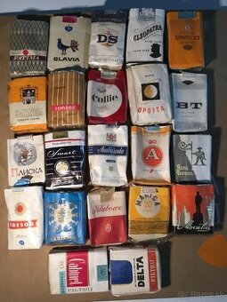 Obaly, krabičky od starých cigaret, alkoholu.