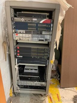 Predam Rack plus vsetko co je na foto.