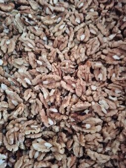 Vlašské orechy lúpané