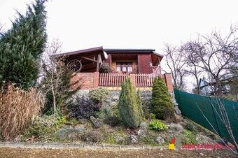 Na predaj záhradná chatka v retro štýle s upravenou záhradou