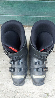 Predávam detské lyžiarky č.36 čiernej farby