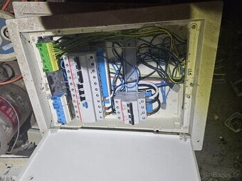 Predám ističe a skrinku