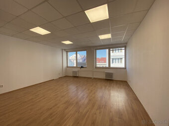 Priestranná kancelária : 42 m2 - v centre mesta
