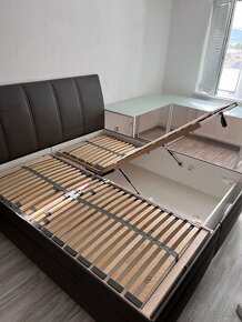 Manželská posteľ 180x200 cm