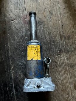 Hydraulický zdvihák