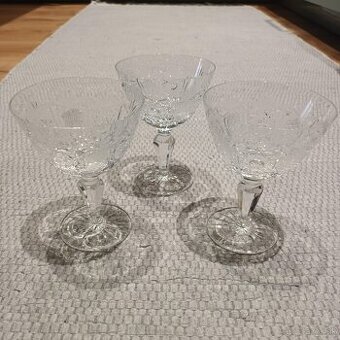 Brúsené sklo Bohemia Crystal - pokáre na sekt - 3ks
