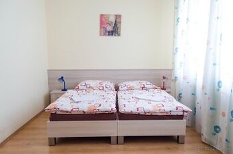 Prenajmem dlhodobé ubytovanie v širšom centre Trenčín