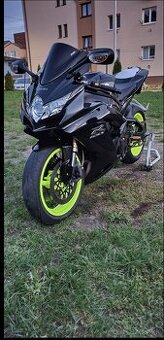 Suzuki Gsxr 600 K9