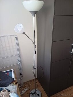 Stojaca lampa