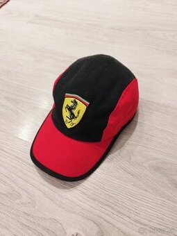 Šiltovka Ferrari