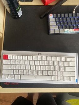 Predám klávesnicu white Shark a 2T hard disk
