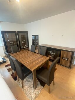 Krásna jedálenská zostava + skrine + komoda + zrkadlo