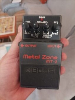 Gitarový efekt Boss Metal Zone MT2