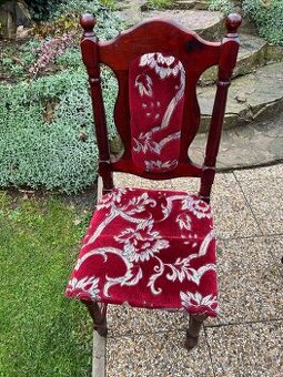 Masívne drevené stoličky