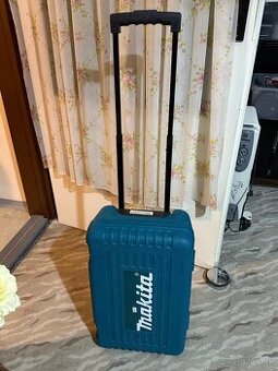 AKU vŕtačka s náhradnou batériou a sadou vrtákov