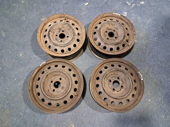 Plechove disky Toyota R15 + puklice