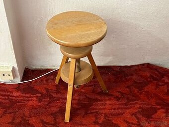 Predám stoličku ku klavíru.